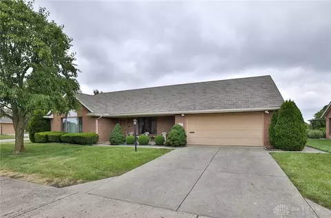 1820 Berwick Dr, Springfield, OH 45503 photo 2