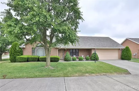 1820 Berwick Dr, Springfield, OH 45503
