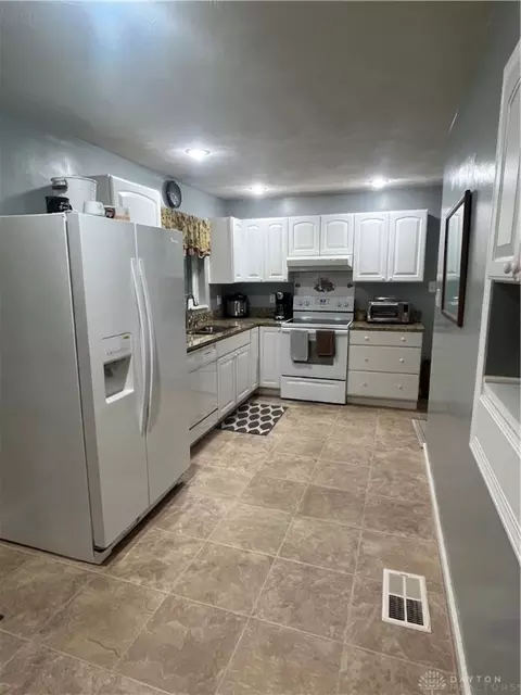 118 Castle Dr, Kettering, OH 45429 photo 12