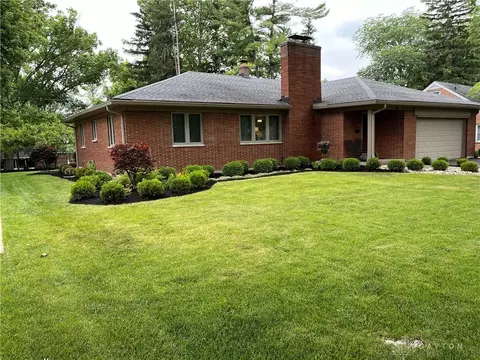 118 Castle Dr, Kettering, OH 45429 photo 2
