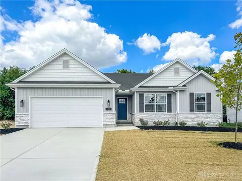 44 Walnut Hills Ct, Germantown, OH 45327