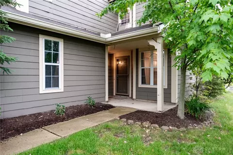 260 Queens Xing, Dayton, OH 45458 photo 2