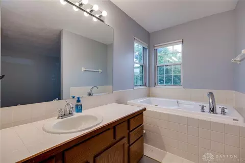 260 Queens Xing, Dayton, OH 45458 photo 28