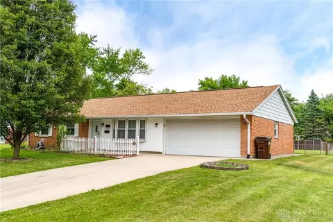 2824 Ellen Ln, Beavercreek, OH 45430