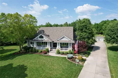 8890 Treeland Ln, Centerville, OH 45458