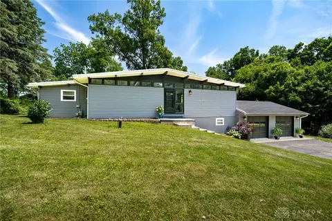 1100 Spruce Dr, Springfield, OH 45504 photo 2