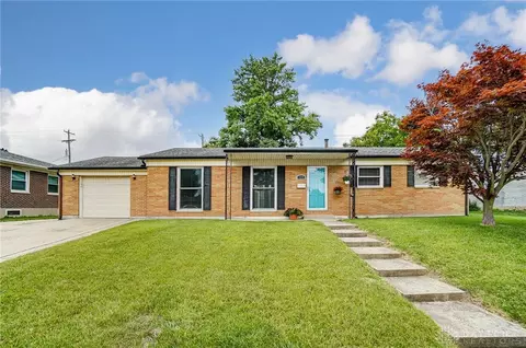 135 N Garber Dr, Tipp City, OH 45371
