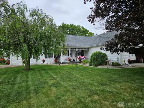 695 Wisteria Dr, Troy, OH 45373