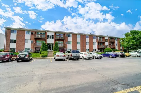 5625 E Coach Dr #H, Kettering, OH 45440 photo 2