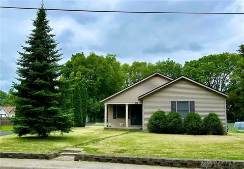 208 Upway Dr, Piqua, OH 45356