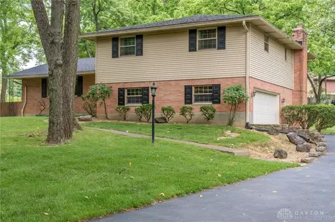 5912 Hithergreen Dr, Dayton, OH 45429