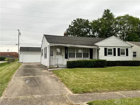 867 N Westedge Dr, Tipp City, OH 45371