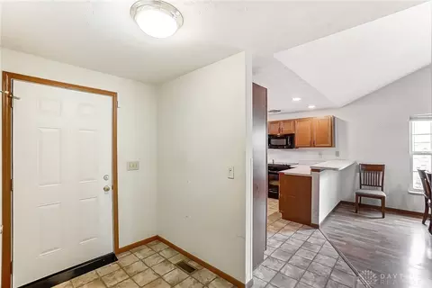 4239 Midfield St, Springfield, OH 45503 photo 5