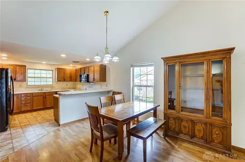 4239 Midfield St, Springfield, OH 45503 photo 9