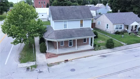 592 Pearl St, Ithaca, OH 45304 photo 2