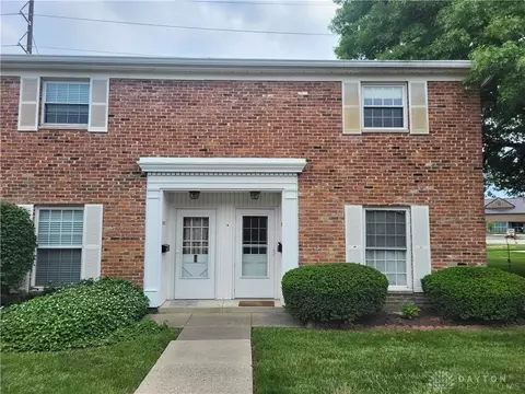 851 Clareridge Ln, Centerville, OH 45458