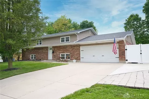 5631 Hunters Ridge Rd, Dayton, OH 45431