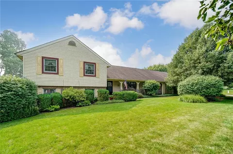 2715 E Tara Trl, Dayton, OH 45434