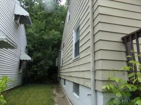 1790 Ashbrook Dr, Cincinnati, OH 45238 photo 2