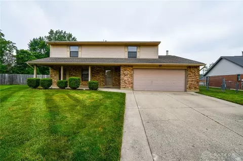 8040 Chipgate Ct, Dayton, OH 45424