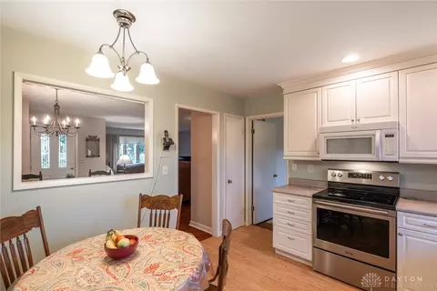 1041 Greenridge Dr, Kettering, OH 45429 photo 7