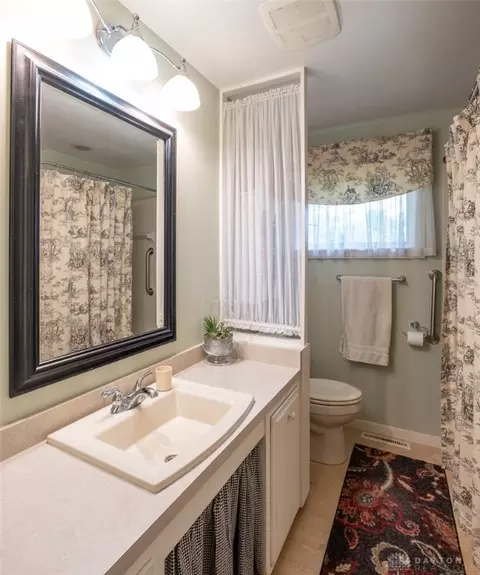 1041 Greenridge Dr, Kettering, OH 45429 photo 11