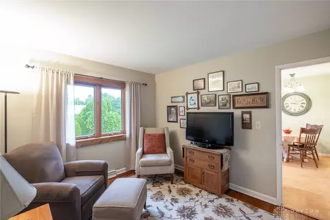 1041 Greenridge Dr, Kettering, OH 45429 photo 9