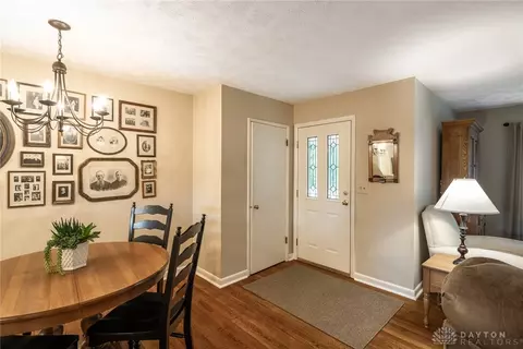 1041 Greenridge Dr, Kettering, OH 45429 photo 2