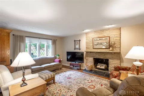 1041 Greenridge Dr, Kettering, OH 45429 photo 4