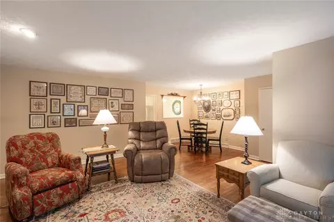 1041 Greenridge Dr, Kettering, OH 45429 photo 5