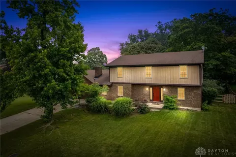 6750 Oak Field Dr, Dayton, OH 45415
