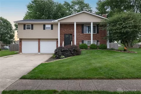 2081 El Camino Dr, Xenia, OH 45385