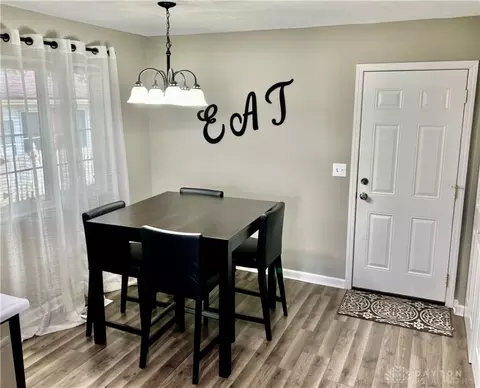 1015 Skylight Cir, Dayton, OH 45458 photo 3