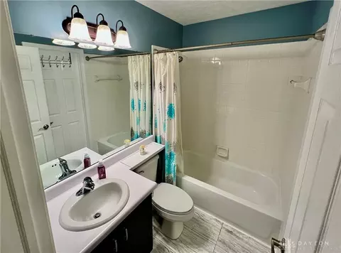 1015 Skylight Cir, Dayton, OH 45458 photo 10