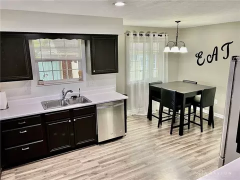 1015 Skylight Cir, Dayton, OH 45458 photo 2