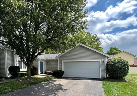 1015 Skylight Cir, Dayton, OH 45458