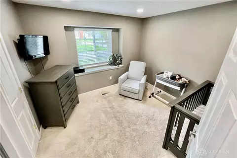1015 Skylight Cir, Dayton, OH 45458 photo 8