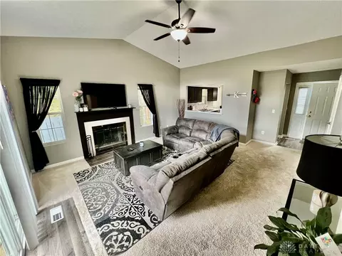 1015 Skylight Cir, Dayton, OH 45458 photo 6