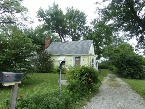 26 Meadow Dr, Dayton, OH 45416