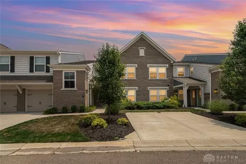 36 Old Pond Rd, Springboro, OH 45066