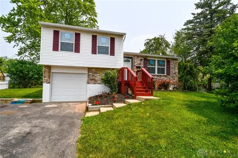 109 Calmont Farm Cir, Englewood, OH 45322