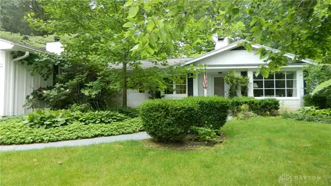 2807 Poplar Dr, Springfield, OH 45504