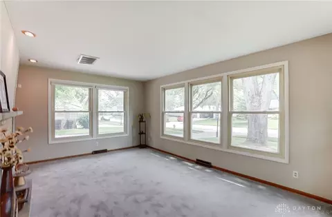 1065 Georgian Dr, Kettering, OH 45429 photo 4