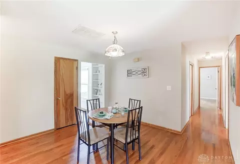 1065 Georgian Dr, Kettering, OH 45429 photo 5