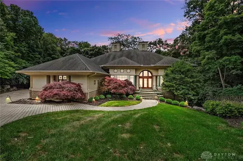 5081 Rolling Woods Trl, Dayton, OH 45429