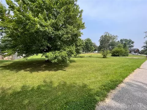 1686 Parkridge Dr, Springfield, OH 45506 photo 2