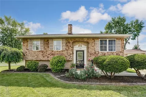 1782 Mumford Ct, Xenia, OH 45385