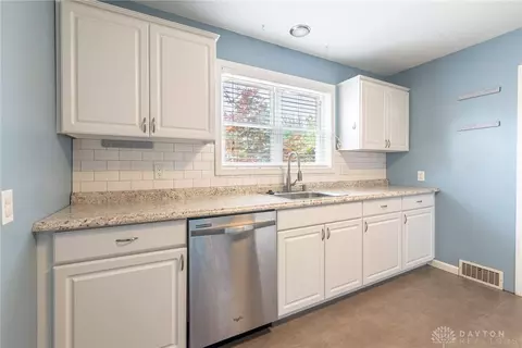 300 Lewiston Rd, Kettering, OH 45429 photo 10