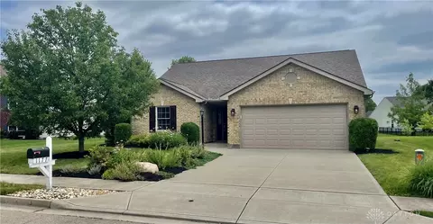1177 Pond View Dr, Troy, OH 45373