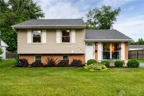 1895 Roxbury Dr, Xenia, OH 45385
